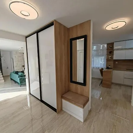 Nikoma Villa *