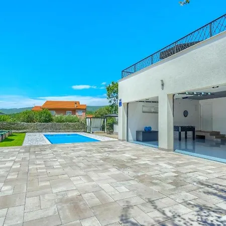 Nikoma Villa Dicmo