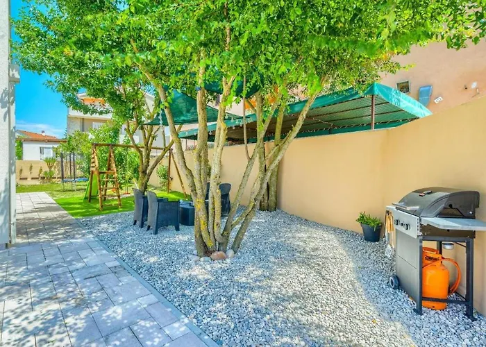 فيلة Nikoma Dicmo